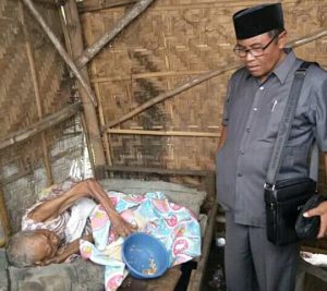 Gubuk Reot Ini Ternyata Dihuni Seorang Nenek Tua Renta