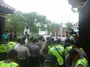 Tolak Revisi RUU, Aliansi OKP Demo Ke DPRD Bangkalan