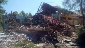 SDN Serabi Timur II Ambruk, Para Murid Terpaksa Belajar Dalam Satu Ruangan