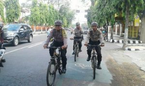 Ciptakan Rasa Aman dan Nyaman Pasca Lebaran, Sabara Polres Kota Kediri Patroli Gunakan Sepeda