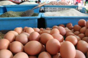 Tekan Terjadinya Inflasi, TPID Kota Kediri Sidak Harga Telur Ayam