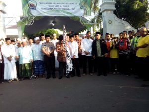 Calon Jamaah Haji Kloter 14-15 Asal Bangkalan Diberangkatkan Ke Asrama Haji Surabaya