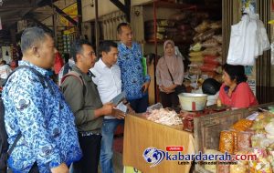Satgas Pangan Polres Blitar Dan Jajaran Pemerintah Kabupaten Blitar Sidak Harga Sembako Di Pasar Wlingi.