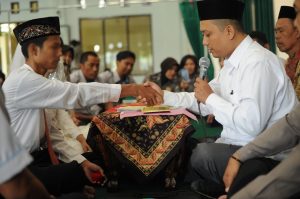 Ikrarkan Janji Suci Tahanan Satresnarkoba Melangsungkan Pernikahan Di Masjid Mapolres Kediri