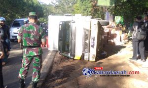 Mitsubishi Bemuatan Baygon Mengamami Kecelakaan  Di Desa Sasak Tambong, Kcc Kabat Banyuwangi