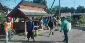Semua Rumah Dan Fasum di Dusun Dringo Disemprot Disinfektan Guna Memutus Penyebaran Covid 19
