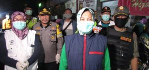 Polres Bojonegoro Kembali Kawal Rapid Test di Pasar Banjarjo Dan Dander