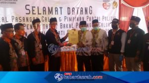 Dengan Diiringi Sholawat Usai Sholat Dzuhur Bapaslon Mulya Abdi Daftar ke KPU