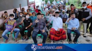 Wakil Calon Bupati KH Balya Firjaun Barlaman Menyapa Warga Sukosari Jember