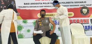 Seluruh Polisi Sidoarjo Divaksin Covid-19