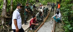 Tingkatkan Kesejahteraan Masyarakat, Kodim 0802/Ponorogo Gelar Karya Bakti