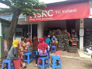 Babinsa Koramil 0806/11 Panggul Dampingi Pembagian Bantuan Sosial Pangan