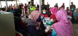Babinsa Koramil 0806/10 Pule Aktif Dampingi Pelaksanaan Vaksinasi di Wilayah Binaan