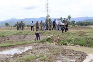 Dandim 0806 Dampingi Danrem 081/DSJ Tinjau Lokasi Pertanian Yang Rencana Dikunjungi Presiden