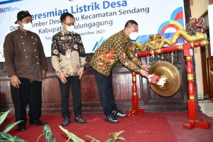 Wabup Tulungagung Resmikan Listrik Masuk Desa