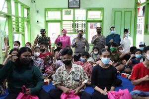 Polres Blitar Kota, Vaksinasi 27 Anak Jalanan.