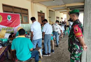 Anggota Koramil Kedunggalar Pantau Pelaksanaan Vaksinasi Bagi Para Pelajar