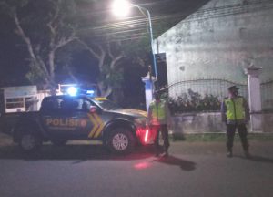 Cegah Terjadinya Gangguan Kamtibmas Anggota Polsek Wonodadi, Patroli Sahur On The Road di Jalan Raya Kolomayan.