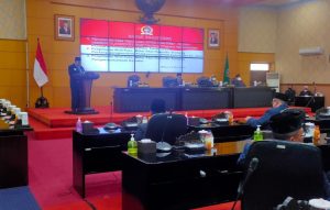 Hadiri Rapat Paripurna, Wali Kota Blitar Sampaikan Penjelasan Atas Raperda Pertanggungjawaban Pelaksanaan APBD 2021.