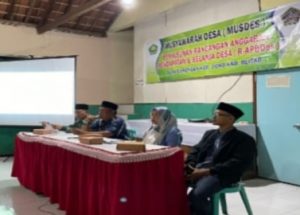 Bhabinkamtibmas Desa Genengan Polsek Doko Hadiri Rapat APBDes 2022.