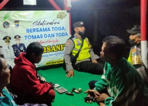 Patroli Dialogis, Anggota Polsek Ponggok Sambangi Pos Kamling Berikan Himbauan Kamtibmas