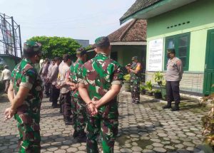 Polsek Ponggok Gelar Apel Gabungan Sinergitas TNI-Polri