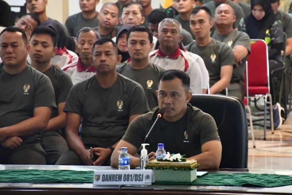 Penuh Haru, Warnai Momen Pamitan Danrem 081/DSJ Kolonel Inf Deni Rejeki.