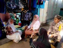 Bhabinkamtibmas Polsek Selopuro Sambang Pasar Tradisional Sampaikan Pesan Kamtibmas.