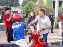 Tebar Kebaikan, KONI Kabupaten Blitar Bagikan Ratusan Takjil..