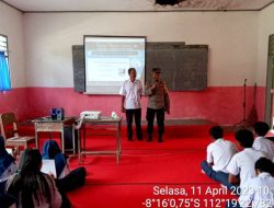 Kapolsek Wates Bersama Anggota  Silaturahmi Kamtibmas di SMP PGRI.