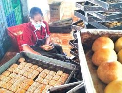 Industri Kue Pia Desa Picisan Mampu Meningkatkan Ekonomi Warga.