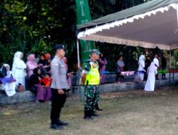 Polsek Udanawu Pam Pengamanan Manasik Haji Anak-anak TK di Lapangan Desa Bakung.