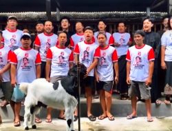 Komonitas Pemuda Peternak Kambing di Ponggok Bergandengan Tangan untuk Kemenangan Prabowo-Gibran.