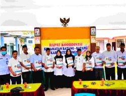 Perpanjangan Masa Jabatan Kepala Desa: Camat Batang Batang Serahkan SK
