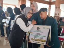 Dorongan Masa Depan Lebih Baik Bupati Blitar Serahkan Bantuan Pendidikan