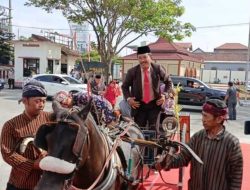 Mujib SM Hadir di Pelantikan DPRD Blitar dengan Andong, Tampilkan Komitmen Terhadap Budaya Lokal