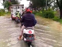 Hujan Deras Banjiri Jalan Nasional Sumenep – Surabaya, Arus Lalu Lintas Terhambat