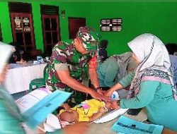 Babinsa Kauman Bantu Wujudkan Generasi Sehat Tanpa Stunting Lewat Posyandu.